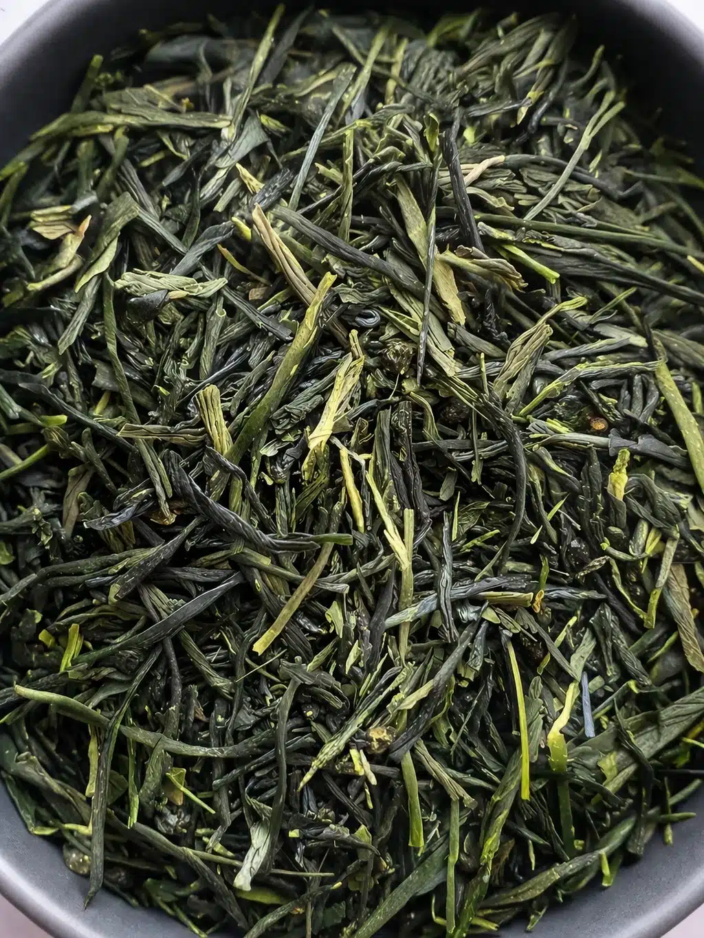 Gros plan de feuilles de thé vert, visuel fourni par la Maison
